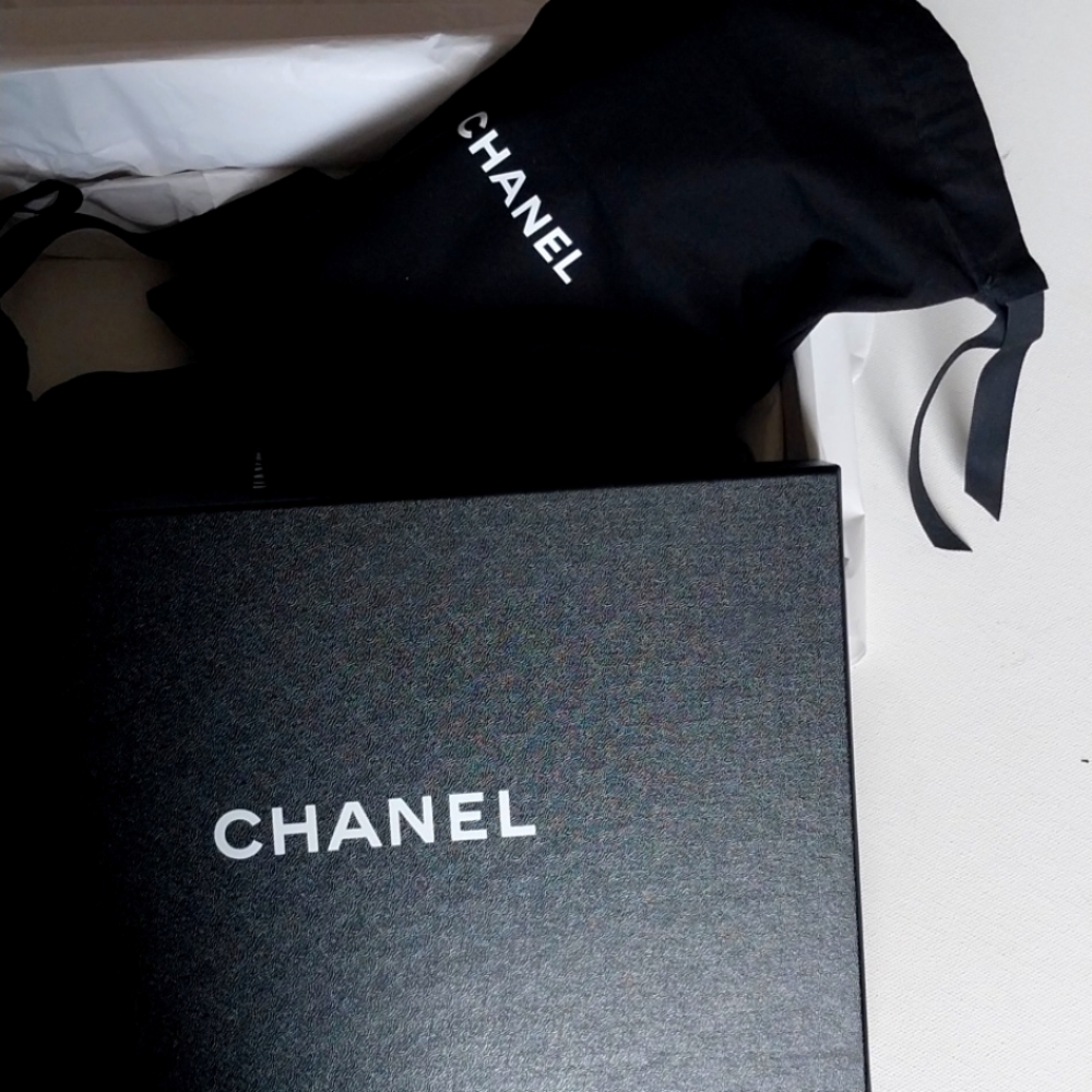 CHANEL Lace Up Booties High Heel Tan Càp Toe Size 38.5 - Picture 11 of 11